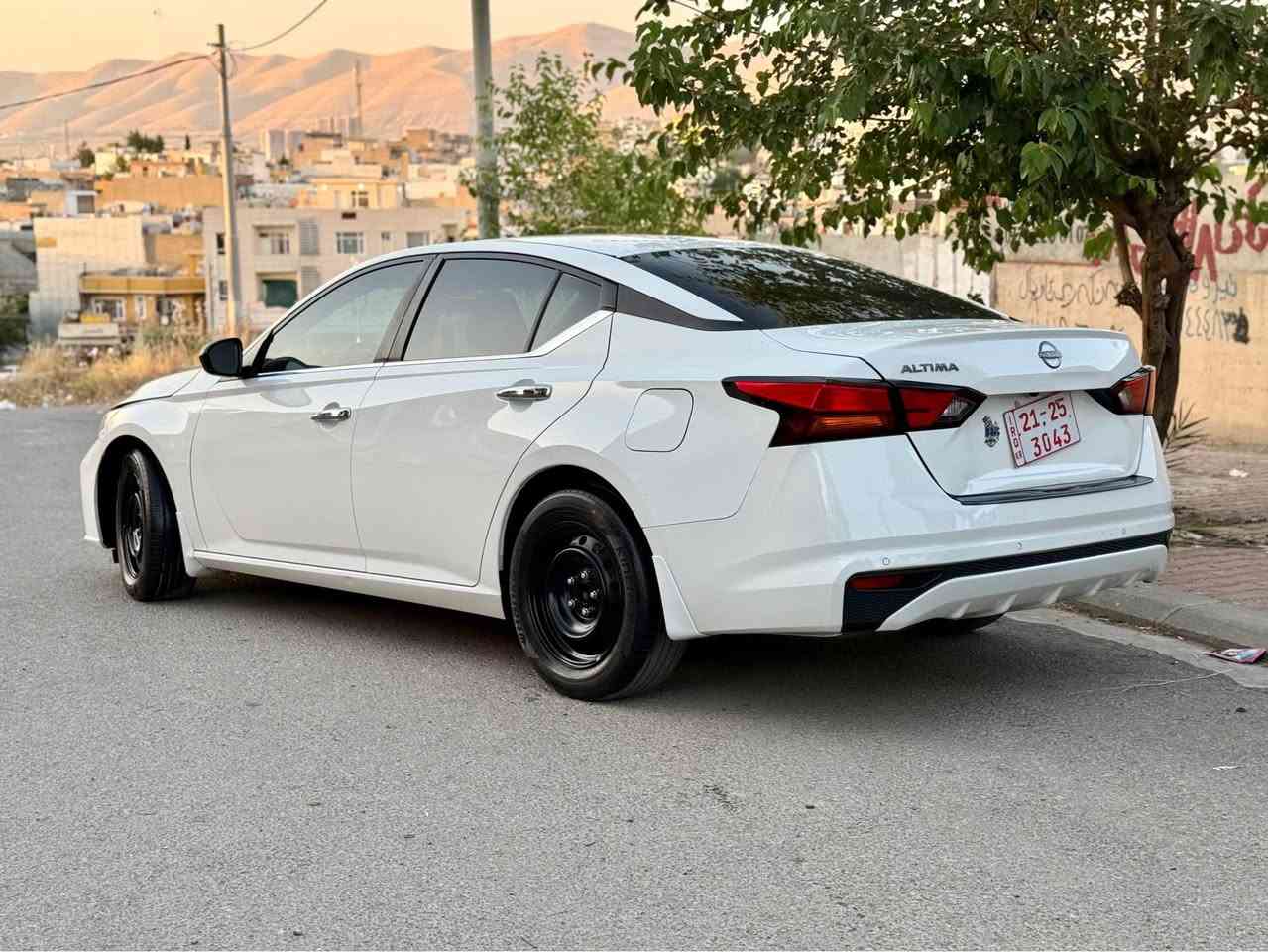 ئاڵتیما ئێس ٢٠٢٤
سپی بەفری 
٥٧،٠٠٠ ڕۆشتوە
سەیارەکە کلینە 
ژێر ڕەقەمەکەی دواوە یەک پەنجە ساردی هەیە
ماباقی دەعامی بۆ دەعامی بەشەرت بێ سارد بێ چاڵ بێ بۆیاخ و کراوە و گۆڕاو  دەعامیش بۆیاخی نیە هەمو گیانی بەشەرت بۆ عەیب و نوقستانی مەگەڕێ سەیارەکە جاهزە و سێ مانگ کاتی لەگەڵە
سیعری ١٦٣ گەڵا و معامەلەیە
*********** السليمانية, العراق
