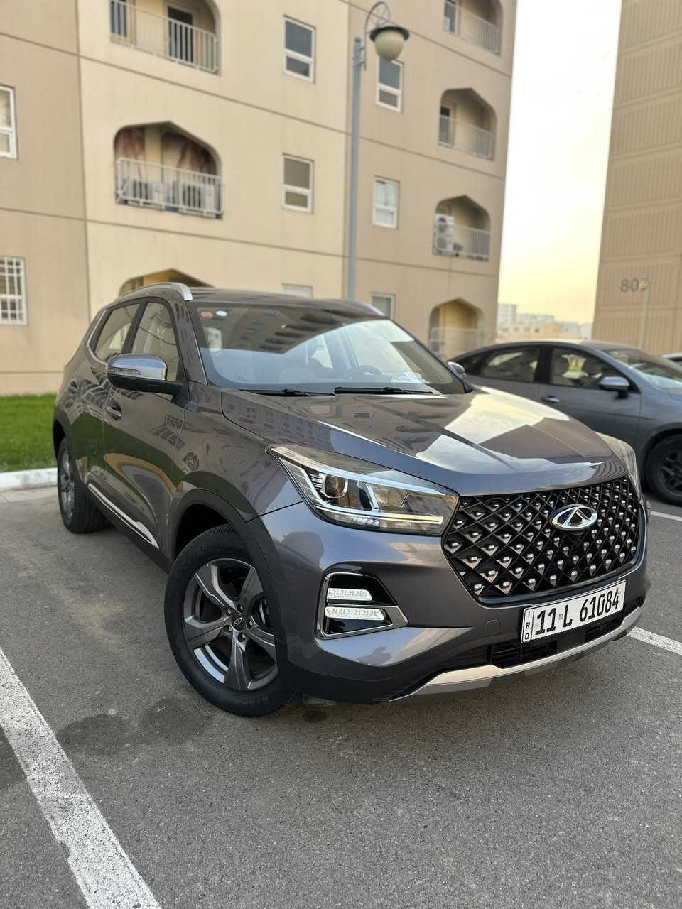 🚗 للبيع Chery TIGGO 4 PRO LUX موديل 2024 🚗

🔹 الفئة: LUX (أعلى فئة)
🔹 المحرك: 1.5L بنزين
🔹 القير: أوتوماتيك CVT
🔹 الدفع: أمامي FWD
🔹 الاستهلاك: اقتصادي جداً بالوقود

🛋️ المواصفات الداخلية:

✅ مقاعد جلد فاخرة
✅ تحكم كهربائي بالمرايا
✅ شاشة لمس كبيرة
✅ شاشة عدادات رقمية
✅ دعم Apple CarPlay & Android Auto
✅ بلوتوث + USB
✅ نظام تشغيل ذكي
✅ تحكم بالمقود (ستيرنغ كنترول)
✅ مثبت سرعة
✅ تكييف هواء أوتوماتيك
✅ فتح وتشغيل بدون مفتاح (Keyless)
✅ زر تشغيل Start/Stop ( بصمة )
✅ إضاءة داخلية أنيقة
✅ مقاعد خلفية قابلة للطي
✅مقاعد امامية كهربائية
🛡️ أنظمة الأمان:

🛑 ABS مانع انغلاق الفرامل
🛑 EBD توزيع قوة الفرامل
🛑 ESP نظام الثبات الإلكتروني
🛑 TCS نظام التحكم بالجر
🛑 وسائد هوائية أمامية
🛑 حساسات أمامية وخلفية
🛑 كاميرا خلفية عالية الدقة
🛑 نظام مراقبة ضغط الإطارات TPMS
🛑 مساعد الانطلاق على المرتفعات

✨ المواصفات الخارجية:

⭐ جنوط ألمنيوم رياضية
⭐ إضاءة LED أمامية وخلفية
⭐ نهاري LED
⭐ مرايا جانبية كهربائية مع إشارات
⭐ فتحه سقف 
⭐ جناح خلفي
⭐ قضبان سقف
⭐ زجاج كهربائي كامل

📄 الحالة : ممتازة جداً وكالة 
ماشية 15,000
جاهزة لأي فحص سونار
📍 الموقع : بغداد بسماية
💰 السعر : 19 مليون وبيها مجال بسيط

📞 للاستفسار : ***********
 أو مراسلة الخاص
