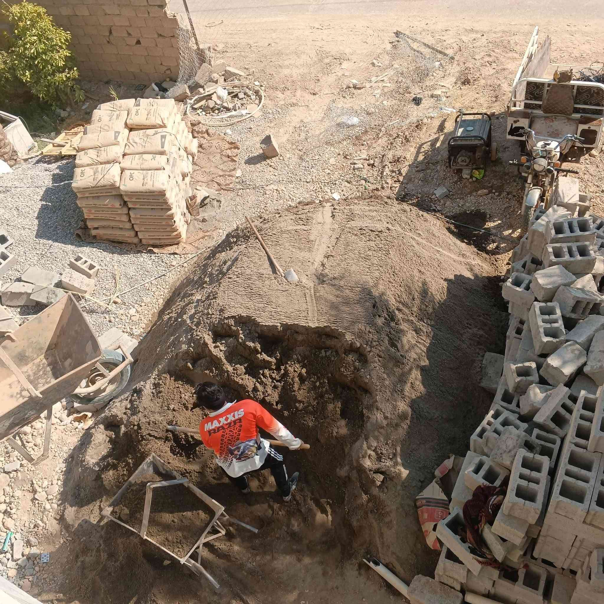 سلام وعليكم تصعيد مواد بناء وتنظيف شبابيك بيوت حدل نشر بلوك تدخيل سبيس تنكير تفليش تدخيل جص بسعر مناسب ***********

