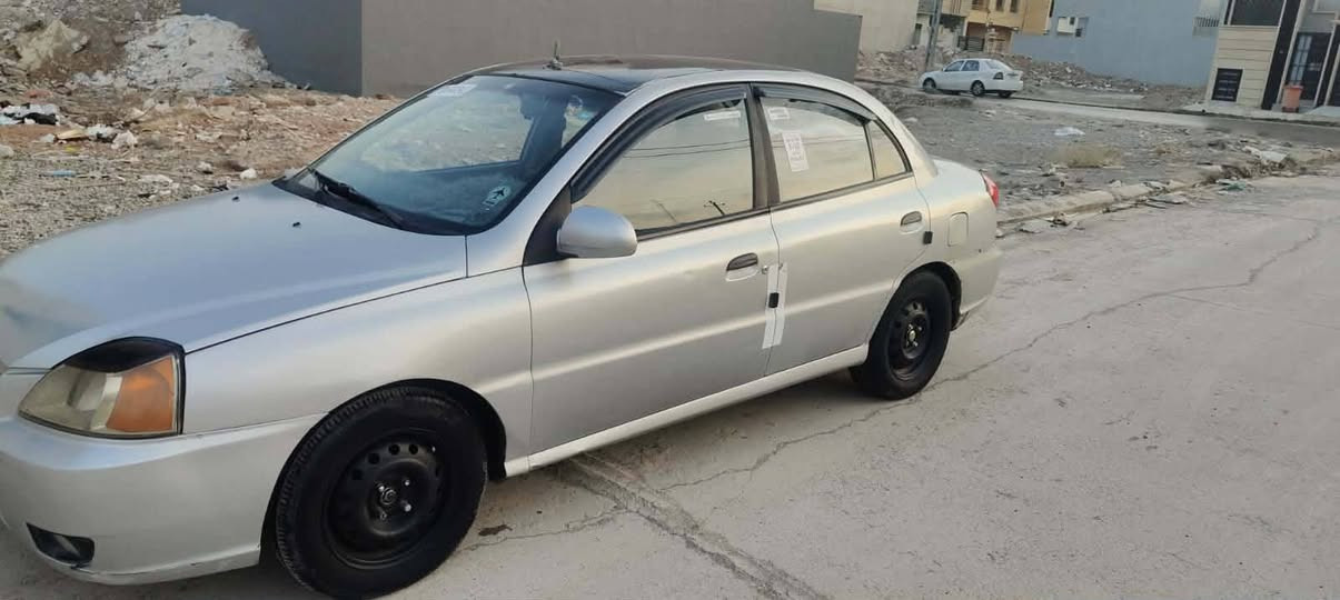 كيا ريو موديل ٢٠٠٥ البيع التفصيل مع وتصال عل رقم ***********وتصال
