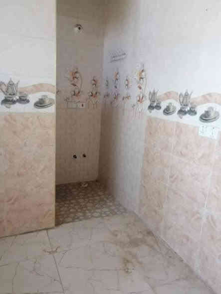 الإيجار مشتمل حي الحكيم   مساحته ١٠٠ غرف نوم وهول  مطبخ بشارع  اسواق البركه يبعدن عني الشارع 150 متر    الاتصال واتساب ***********
