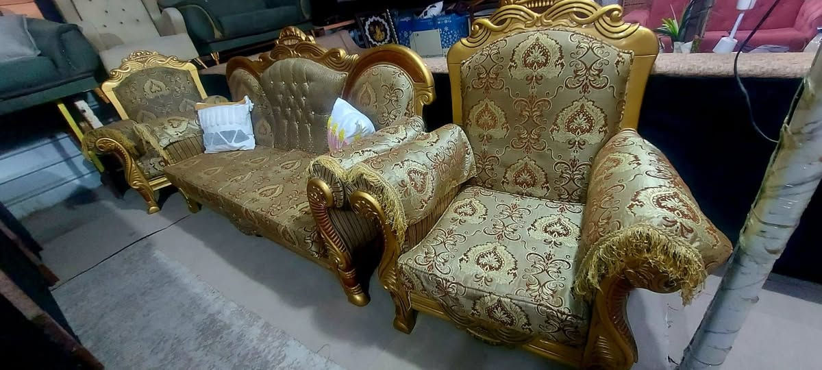 تخم زان تركي ١٠ مقاعد نظيف جدا ديوانيه شارع الخصيمه سايدين مقابل زها مول جهة قصابية السجاد داخل الفرع بالضبط رقم ***********
