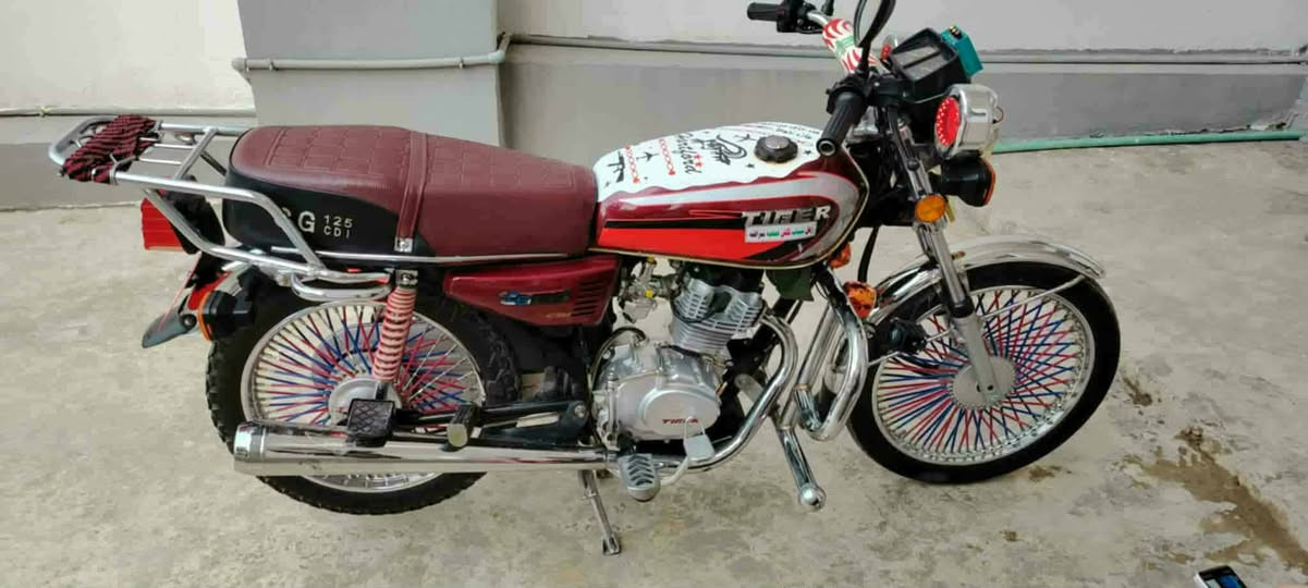 يوجد ماطور تايكر اللبيع
4كير 
موديل 21
السعر 550
للاستفسار ع رقم ***********
