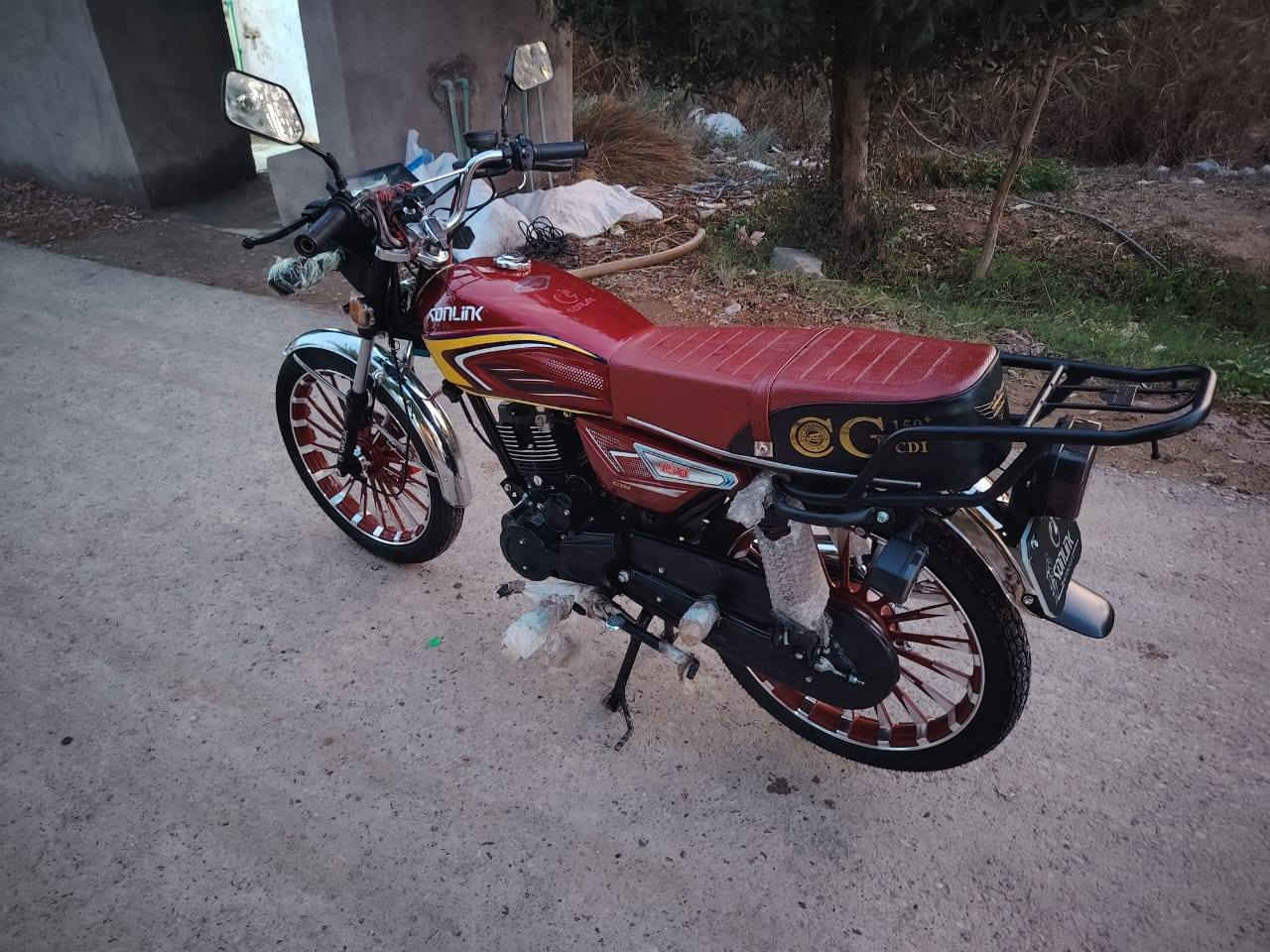 السلام عليكم للبيع دراجه سيفان سولنك موديل 2025 ماشيه ألف 1000 دراجه جديده بعدهي زيرو محرك150 بصمه تشغيل عن بعد مابيه أي نقص دراجه جديده أوراق اصوليه كارتونيه ومنفيس مامكمركه بدون كمرك ماتترقم السعر 875 وبيه مجال حك الجيه المكان بغداد المدائن سلمان باك الاستفسار أكثر الاتصال على الرقم *********** ولي ماعاجبه السعر لا يعلق ويكسر بحلال العالم
