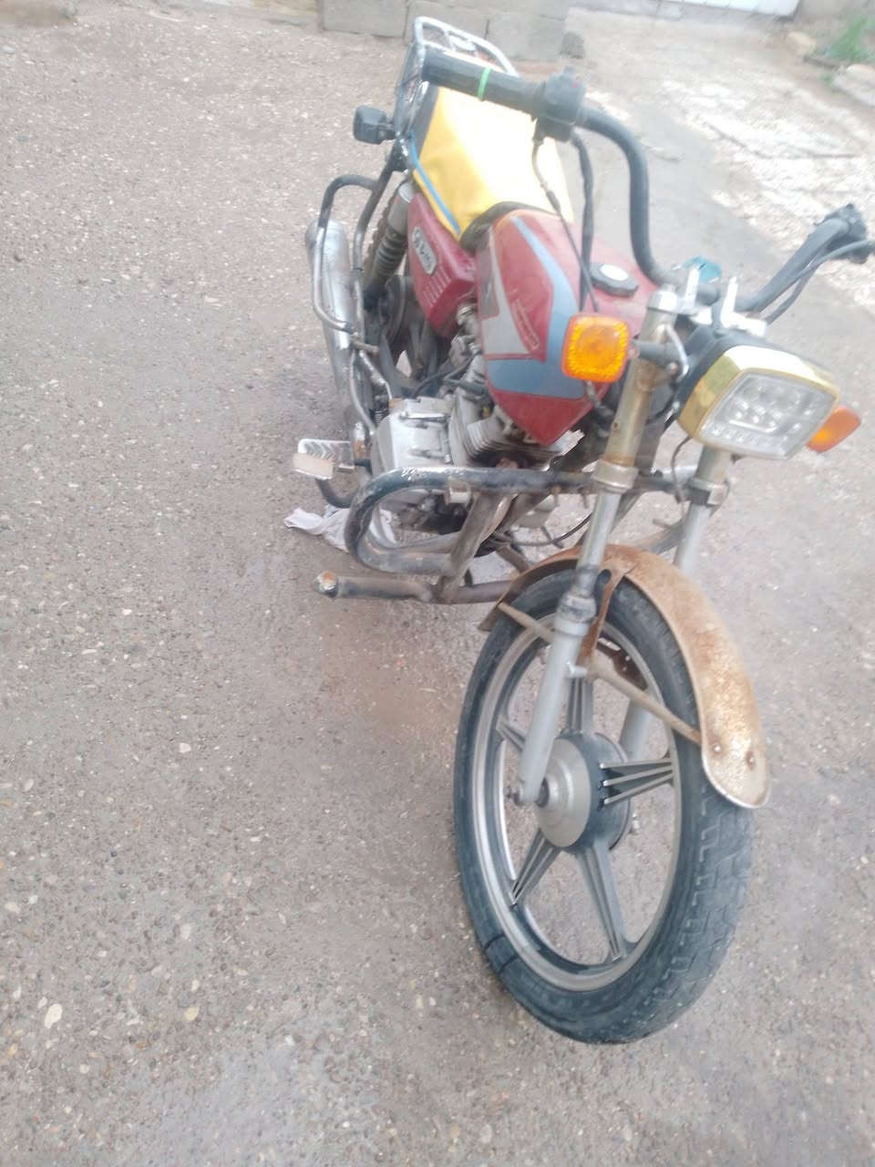 سلام عليكم سيفان 5كير 
شغاله سلف هندر كهربائيات 
بيها بدايت تبخير دخان
شي قليل اوراق ضايعه 
بكاني بغداد 250وبيها مجال
***********
