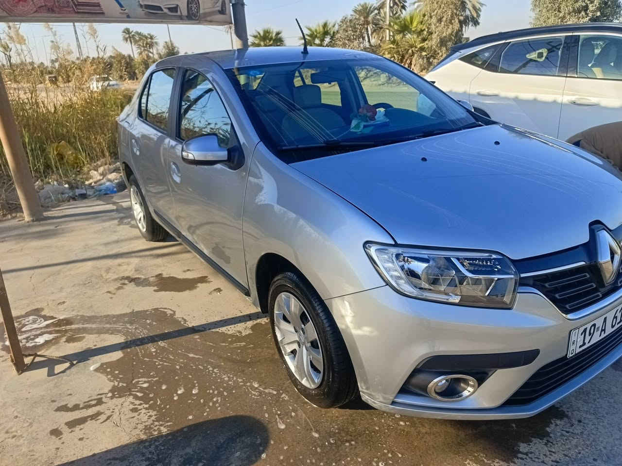 رينو سمبل موديل 23 السيارة جديده 
رقم كربلاء فول مواصفات 
مكفولة كفالة عامة بعدها زيرو ماشيه ٢٩ الف 
بعدها بضمان الوكالة 
دهن كله بالشركة 
سيارة من البيت للدوام فقط 
مطلوبه استقطاع مباشر ماستر كارد 
سعرها 98 وبيها مجال بسيط 
مكاني كربلاء 
***********
