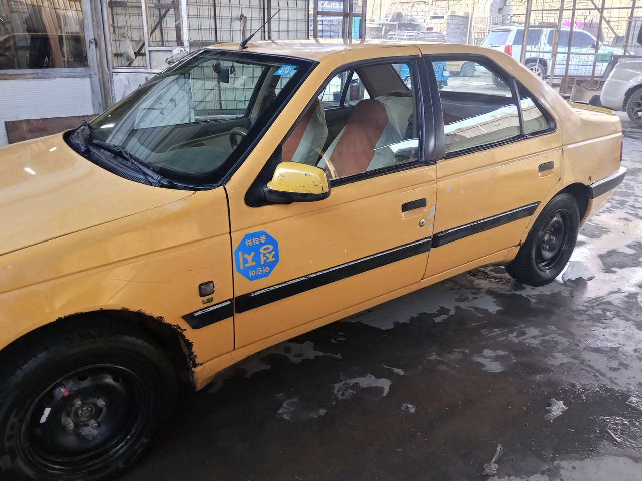 بيجو 405 للبيع موديل 2013 باسمي لايتات عالي وناصي ليد مكينه مجفت قبل 4 أشهر تبريد شغال السعر 30 وبيها مجال العنوان بسماية ***********
