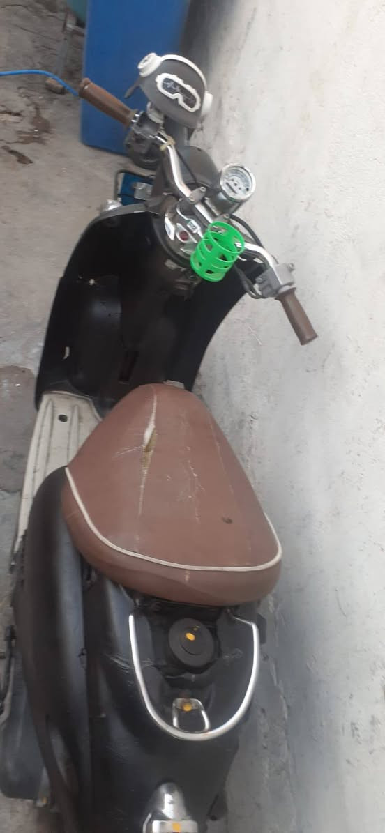 دراجه عبد الحليم السعر 90 العنوان حي السلام الطوبجي قرب دائرة المرور الرقم ***********
