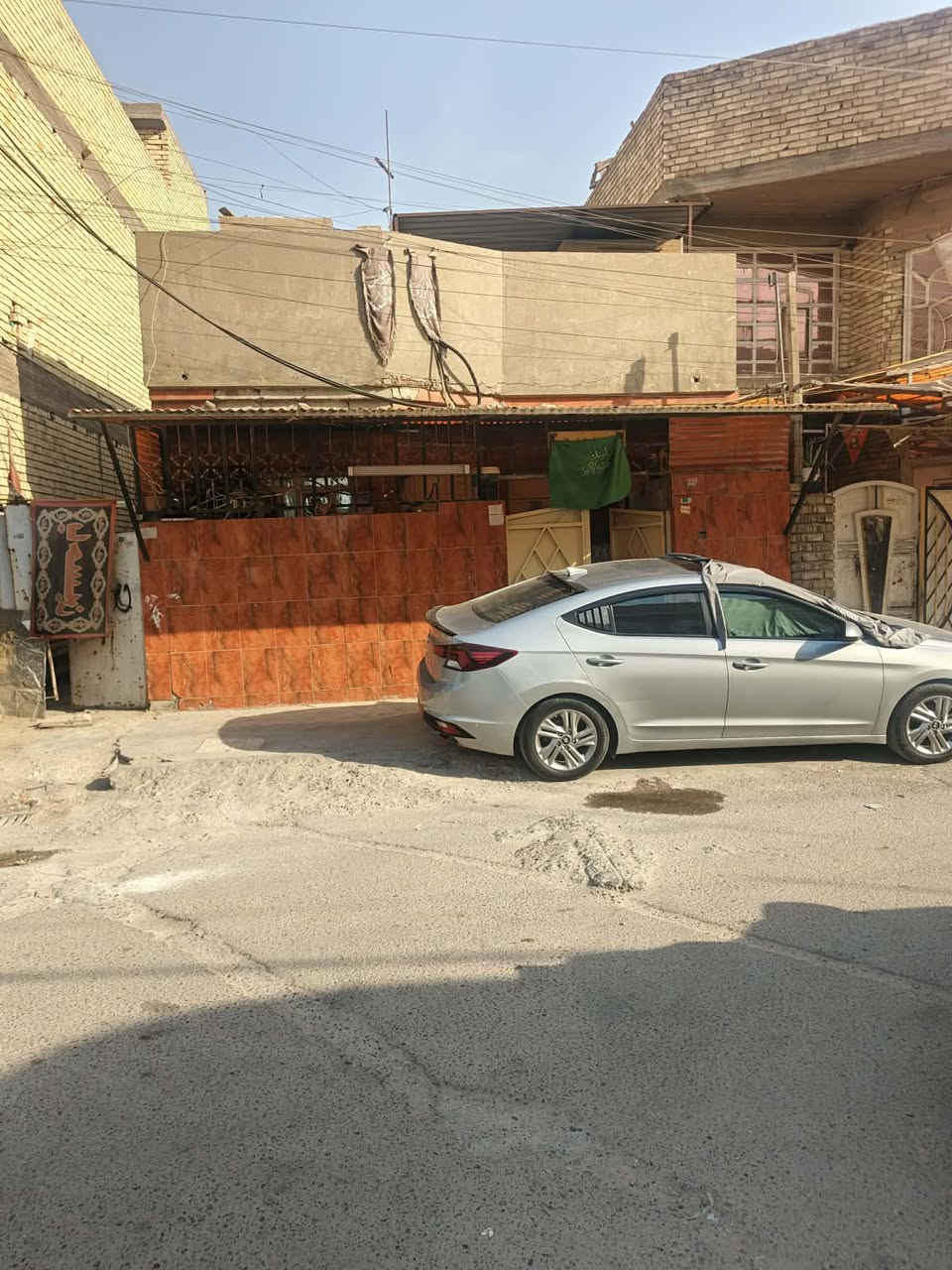 السلام عليكم بيت ب ام نجم 75 قرب ساحة الأحرار قاط واحد السعر 120 بي مجال ***********
