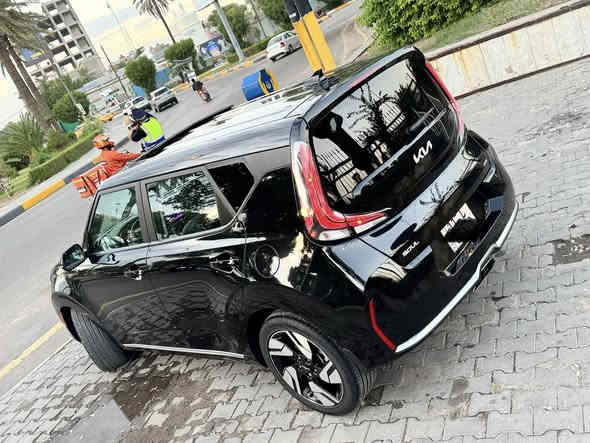 للبيع كيا صول 2023 فول مواصفات جي تي لاين 

حادث السيارة بانيد مبدل او مصبوغ او بارد بسيط بلجاملغ 

صور الحادث مرفقة مع الصور  رقم بغداد بسمي 

مواصفات فول 

فتحة 

بصمة 

بصمة ابواب 

شاشة كبيرة 

كامرة دوارة 

رادار جانبي 

رادار امامي 

رادار خلفي 

اشاير بلمري 

تشغيل عن بعد 

شاحن واير ليس 

فول تحكم ستيرن 

مود درايف 

اوتو ستارت 

نظام نزول المنحدرات 

ستيرن جلد حرف D

مكينة 2000 دوش 

كراسي مطعم جلد 

تبريد منفصل 

 بلوتوث 

حاكية 

مخارج تايب سي 

ماشية 14 الف ونص 

السعر 170 أوبيهة مجال 

مكان السيارة بغداد كاظمية 

الاستفسار ***********

***********
