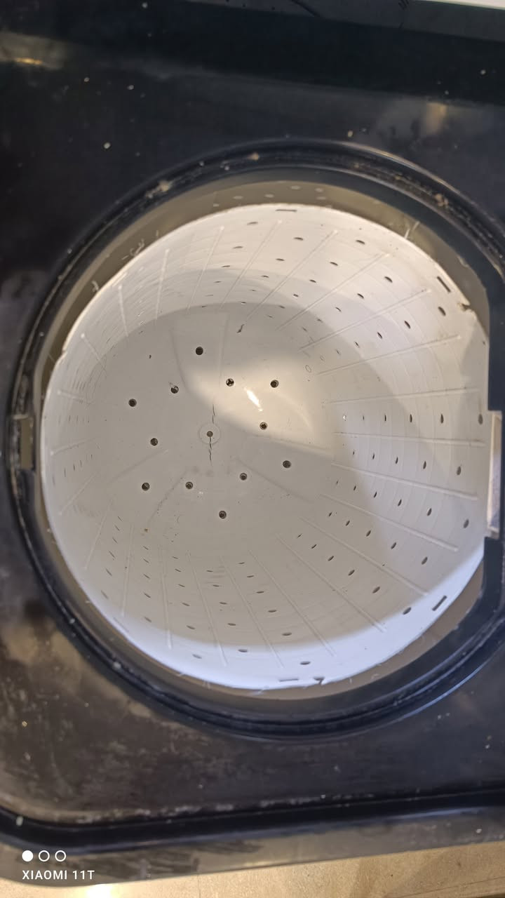 للبيع غسالة هيتاشي حوضين نضيفة ب٧٥ ال للتواصل ***********
