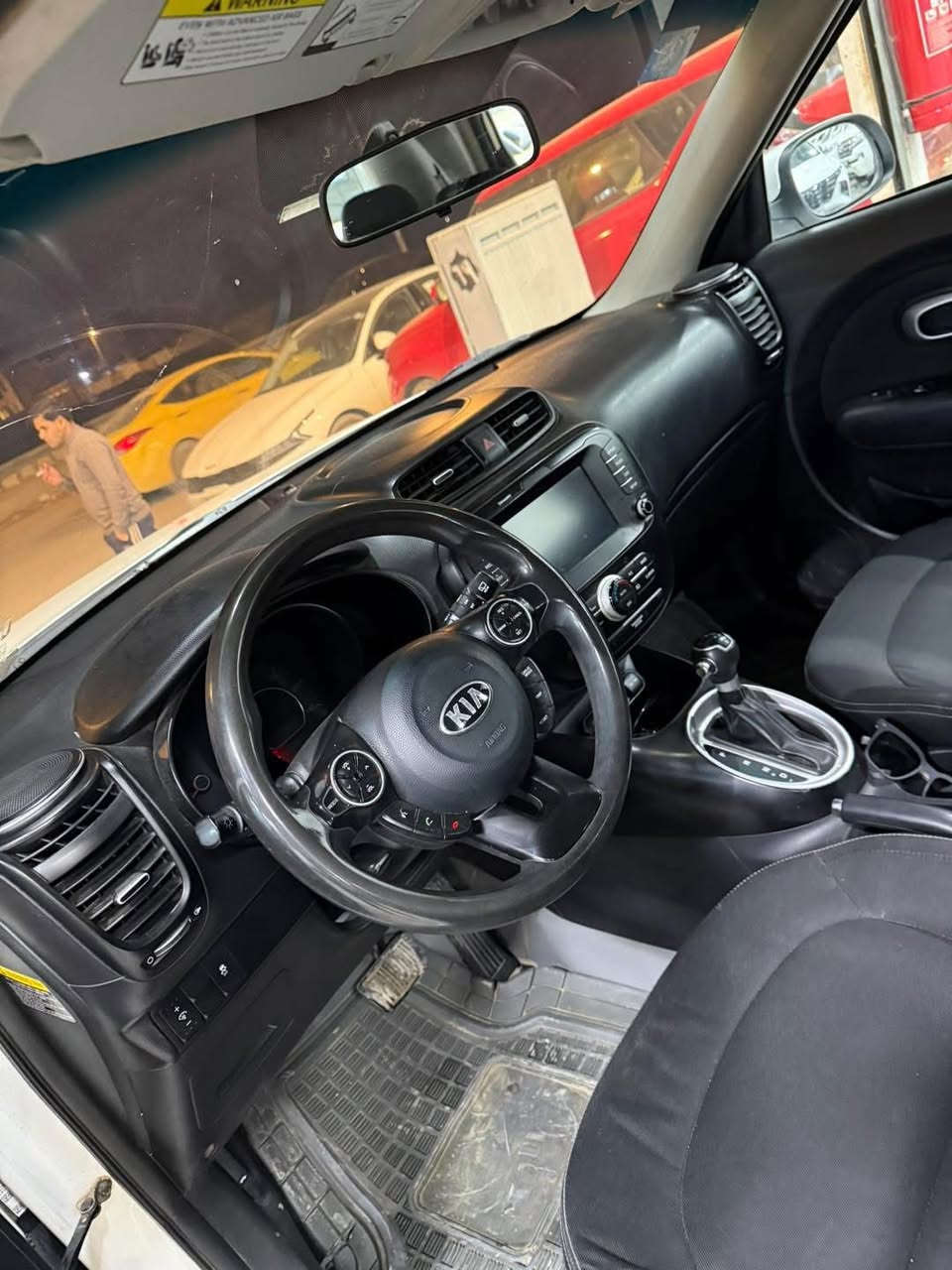 السلام عليكم متابعينا🌺🌺
يتوفر كيا صول 

موديل 2019 امريكي 

عداد المسافة 90 الف كم 

السياره جاهزة من كلشي 

السيارة بها ملاحضات بسيطه وموضحة في السونار 

السعر100 ورقه وبي مجال بسيط 

***********
