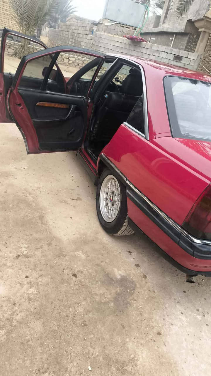 سلام عليكم اوميكا موديل1992للبيع نضيف 1/1كير عادي محرك20بلادي 2000ترايك وين ماتريد مكفوله من ضربه سياره مال جناي متعوب عليه لسعر 45وبيها مجال للشراي رقم الهاتف *********** كركوك, العراق
