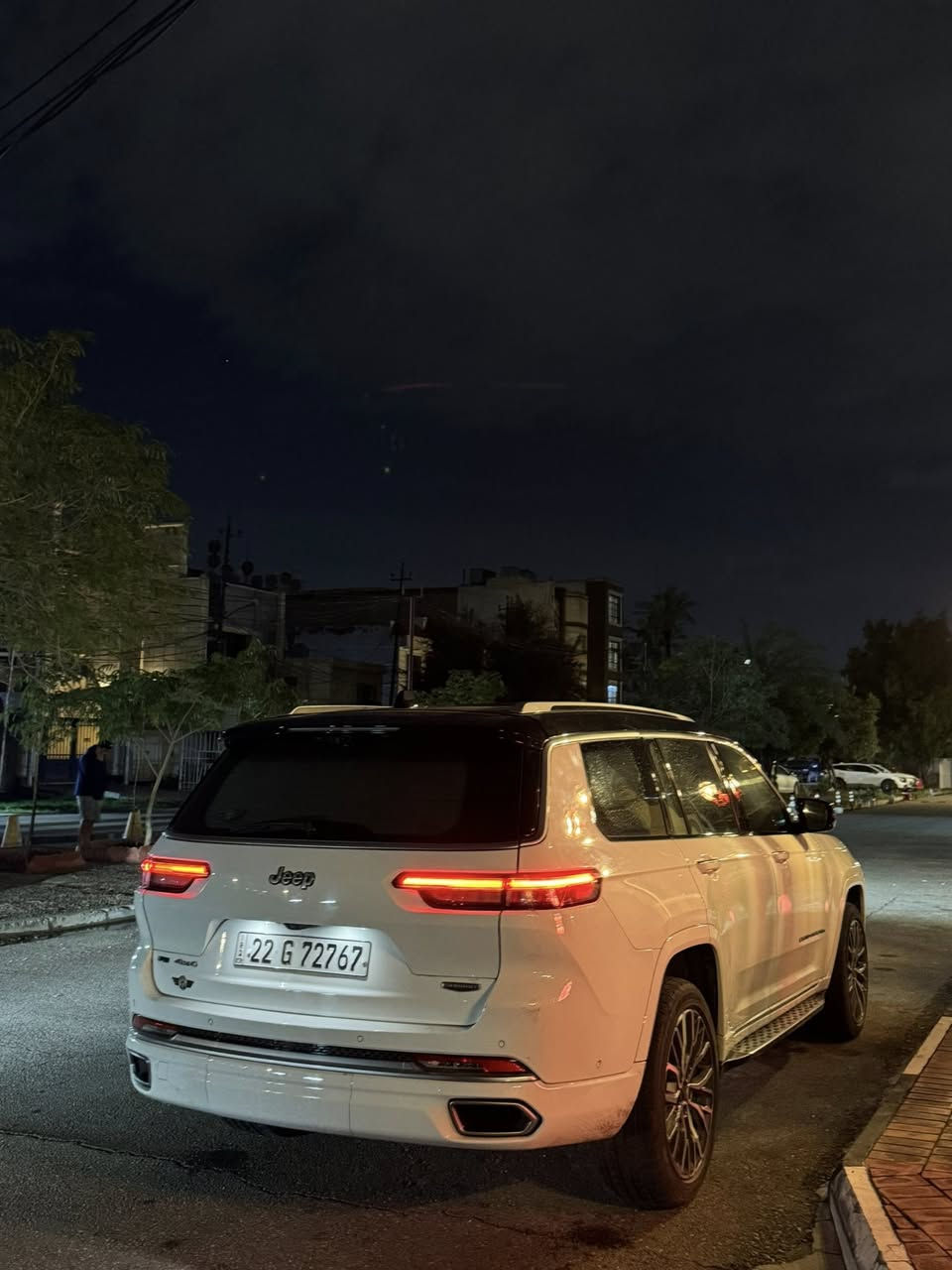 السلام عليكم 
جيب سومت خليجي وكالة هارلم 
موديل 2022
V8 5.7 
ماشيه 48 الف كيلو 
مواصفاتها 
٣ شاشات 
كشنات مساج تدفئة وتبريد 
سستم صوت ماكنتوش 
كامرات 360 وكامرة بلمرايه 
جكات 
رادارات 
قياده ذاتيه 
السياره اعلى فئة بلJeep
السعر 45,000$ وبيها مجال 
الرقم للاتصال ***********
