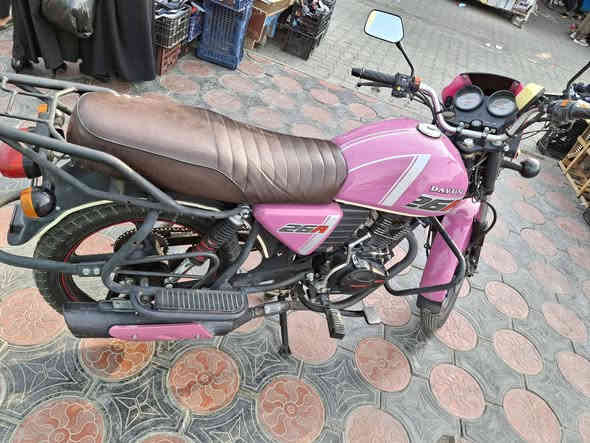 دراجه دايوان للبيع لون وردي موديل 2023 مكفول كفاله عامه رقم وسنويه تحويل ثاني يوم السعر 1950وبيه مجال قليل*********** خاص ما اجاوب شراي اتصل وبيك خير ودلل مكان كوت حي الجهاد
