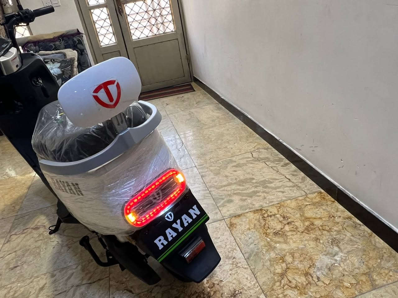 دراجه شحن ريان C2 6 بطاريات ملف 1500 واط مستعمله يوم واحد فقط نظافه مئه بالمئه السعر 900 الف بيه مجال كلش بسيط لل استفسار ***********
