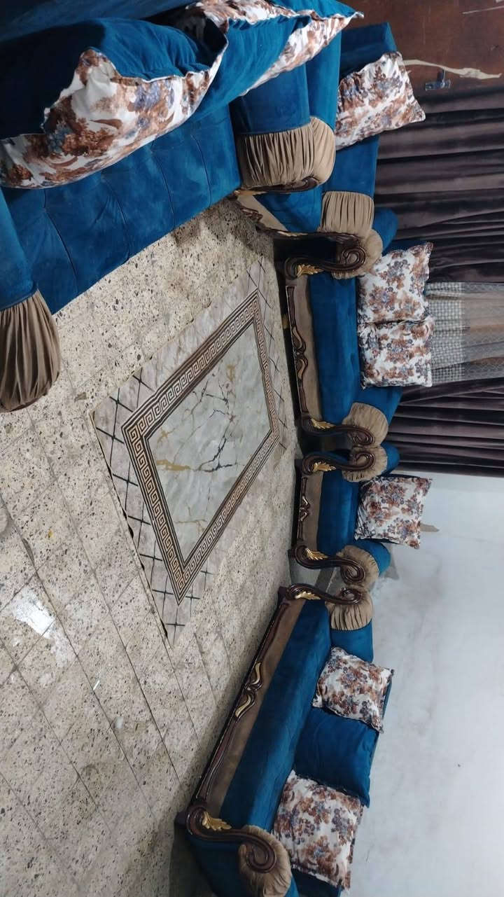 تخم 10 مقعد💺 نضيف جدا اي ضرر مابي خشب بلوك تسكام سفنج ضغط عالي سعر ,,225,, بي مجال مكاني لبياع *********** يوجد واتس اب
