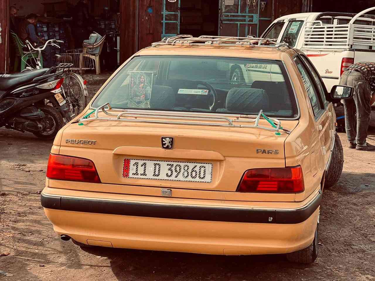 بيجو بارس15 رقم بغداد باسمي مكينه وكير فرنسي خطره بالنص سياره جاهزه حلوه ونظيفه حداديه تخم تاير سياره خشم بنيت صبغ جماليه جاملج خلفي صبغ فقط خابر عل الرقم وتدلل***********
