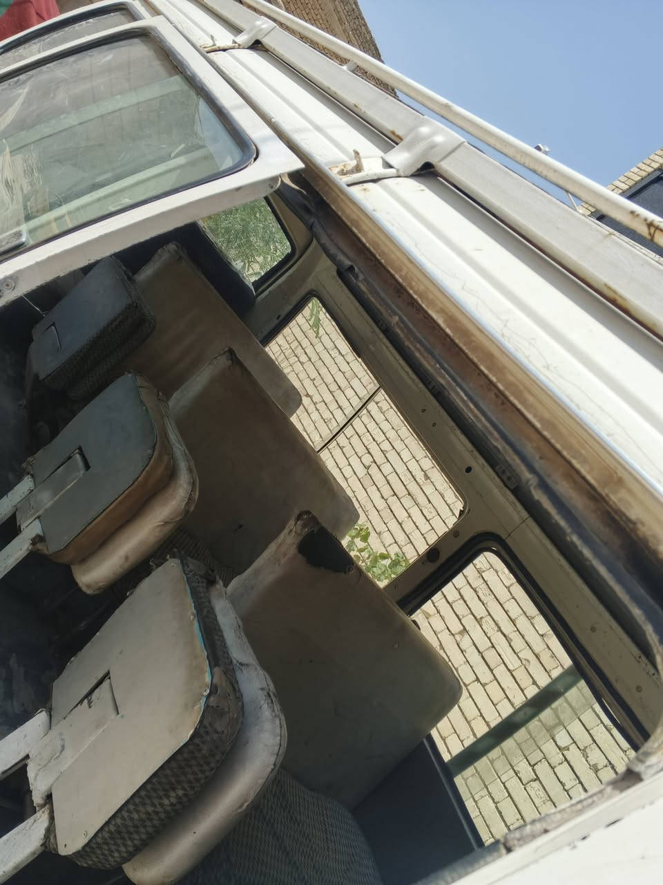 سلام عليكم للبيع كيا مازده 14 نفر مكينه وكير وكسن مكفوله حداديه نص عمر باج جديد تدخل كراج خط حي الحر سنويه لل2029 شعار بل تكمه اصوليه سياره وكاله عامه بيها سعر 50 رقم الهاتف***********
