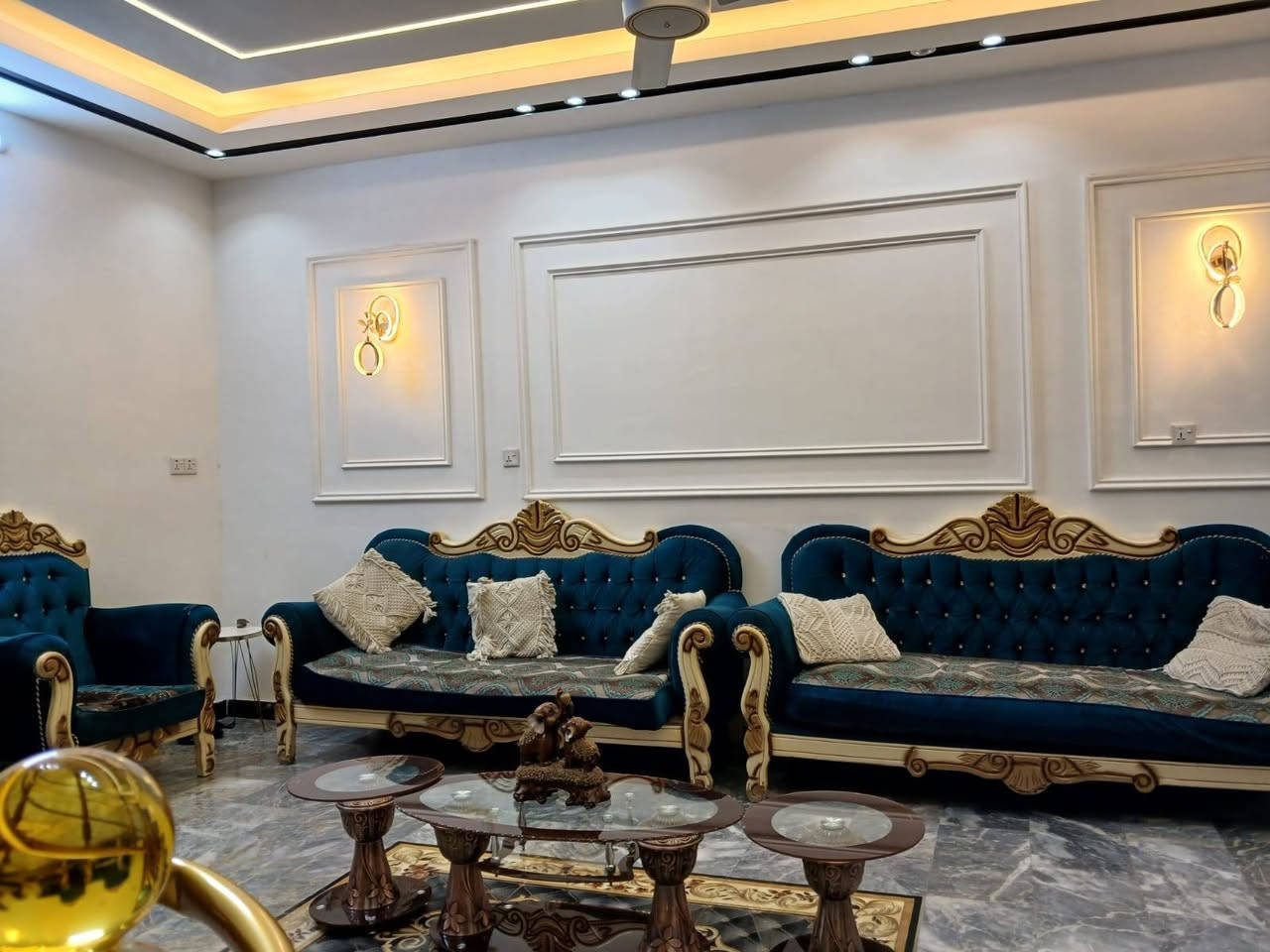 السلام عليكم من رخصت أخوية الأدمن عندي بيت للبيع للبيع للبيع ١٥٠م جديد واجة ٧نص نزال ٢٠م بناء ٢٠٢٤ بي كراج حديقة مدخلين ألبيت صالة مطبخ خدمات منورين أمامي خلفي غرفة نوم بي جلسة جبيرة طابق الثاني بي ٣نوم وصالة وخدمات طابق ثالث صالة جبيرة ومخزن وسطح جبير موقع القاهرة الأولي قريب جسر البنوك القاهرة قريب مخبز العادل عرض الشارع ١٢م سعرة مناسب استفسار على رقم ***********
