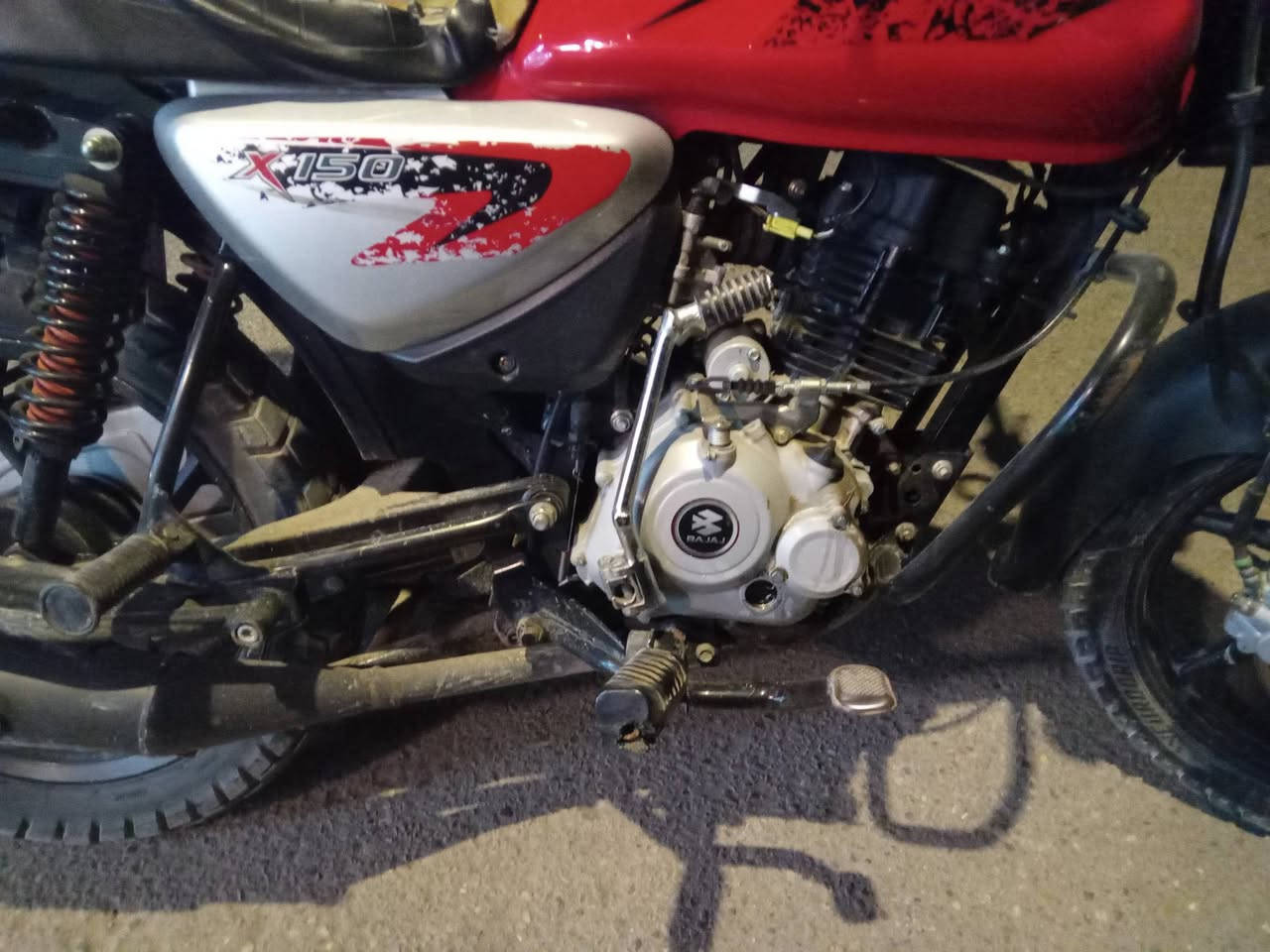 سلام عليكم دراجه لبيع بوكسر موديل 2023
مكفوله كفاله عامه 

رقم انكليزي تحويل ثاني يوم 

عنوان الامين اسكينه

***********

سعر مليونين ونص

بيه مجال حك جيه
