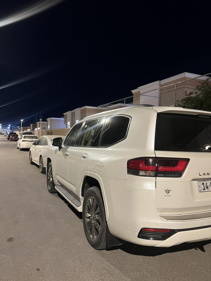 لاندكروز وكاله ساز موديل ٢٢ رقم بصرة
مواصفات وكاله ساز معروفه ( شاشه تطبيق ومقاعد جلد اصلي وتبريد بالمقاعد ) 

تنفس طبيعي بدون تيربو مكينه ٤ الاف .  

مغلفه ppf والتايرات جدد ،  

العداد ٨٤ الف 

مكفوله من الصبغ والحادث بيها باردين بسيطات بالمدكر الامامي الايمن عكس السايق  والباب الخلفي جهة السائق 

السياره مكانها بالبصرة ورقمها بصرة بأسمي 

السعر ٦٢٠ بيها شوي مجال للجيه فقط

 

للاستفسار الاتصال ***********
