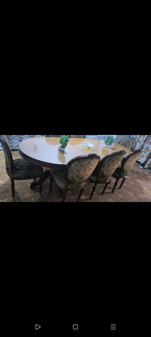 طاوله للبيع ب350وبيهه مجال ‏‪0771 876 8524‬‏
