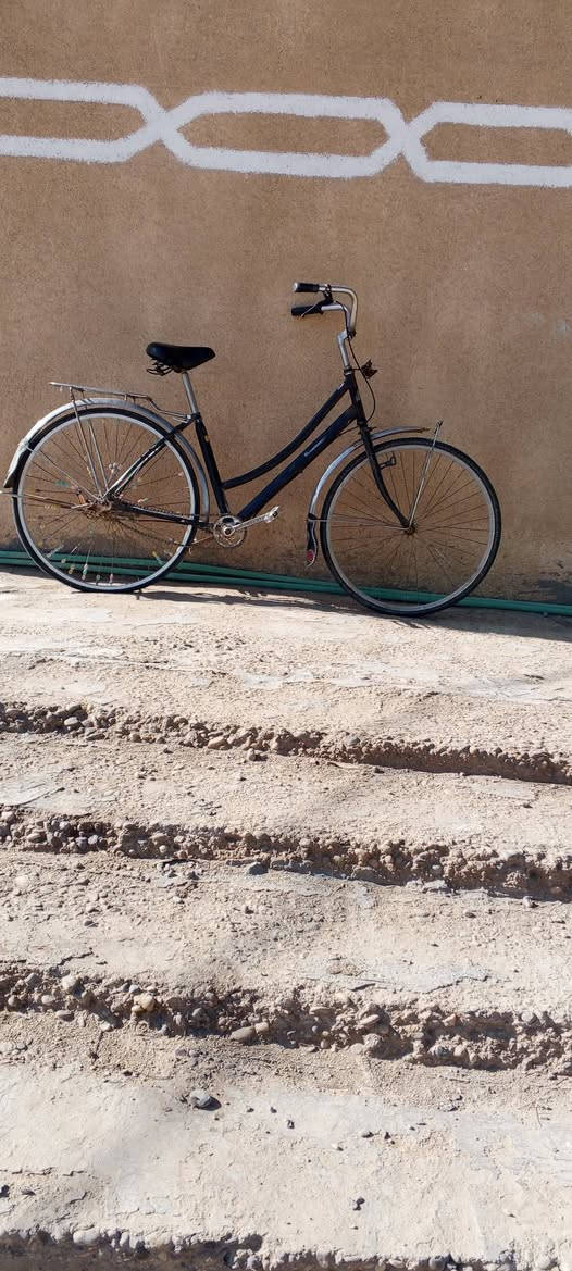 سلام عليكم شباب هاذا للبيع بس التاير الورا يحتاج جوب وهوة نضيف  السعر 45 وهاذا رقم الهاتف***********
