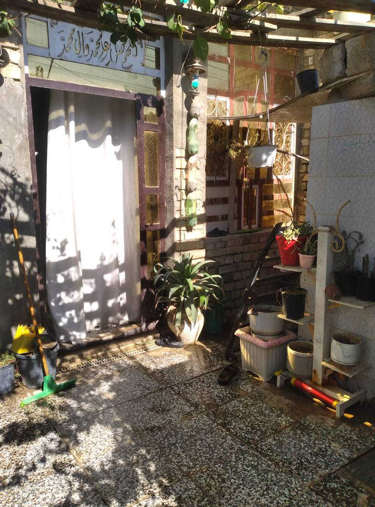 السلام عليكم بيت طابو زراعي سند 25 الزعفرانيه دور الشرطه الزراعي قرب مولده المصري طابق ونص بيت جديد ارضيه كاشي جدران سيراميك 
المساحه 100 متر واجهه 5 متر نزال 20 
للستفسار الأتصال على رقم  ***********
متوفر واتساب بغداد, العراق
