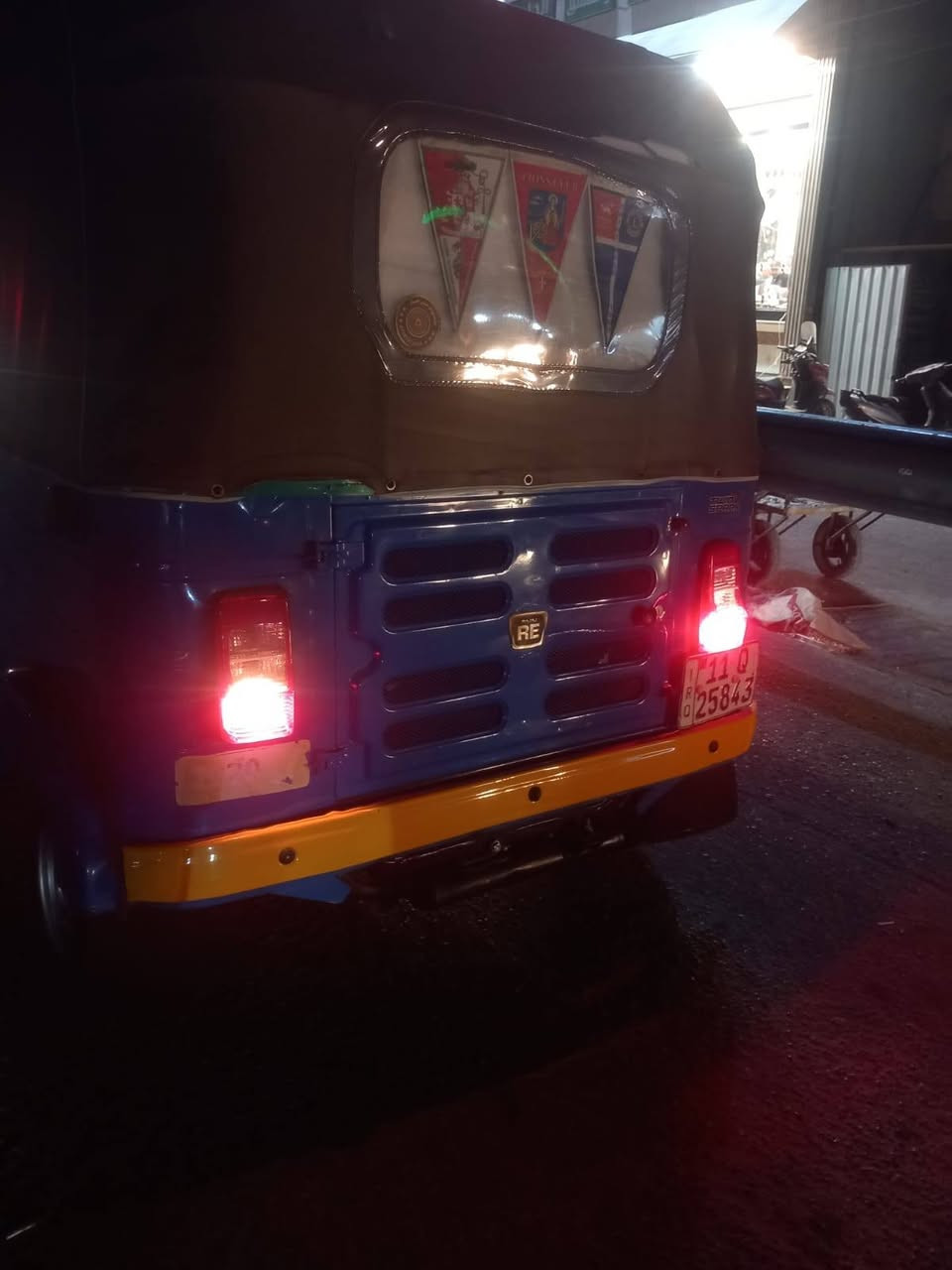 سلام عليكم البيع تكتك ٢٠ كفاله بس دوس معمره بيه تايرات جدد مكينه نضيفه كبل شغل قطره صبغ مابيه السعر 7 ونص وبيه مجال المكان الدوره ابو دشير ***********
