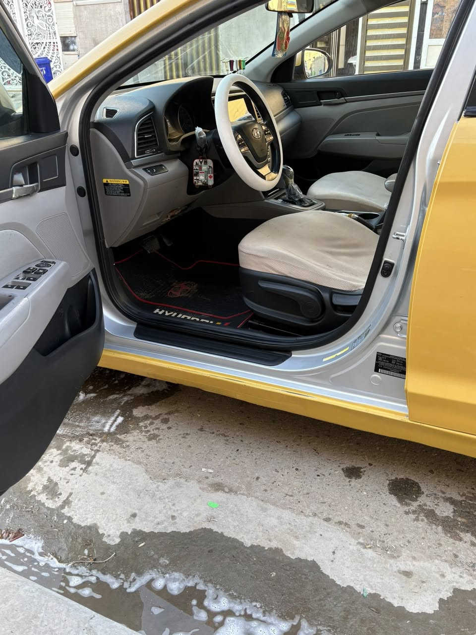 سلام عليكم
عارض سياره للبيع انتره موديل٢٠١٨محرك ٢٠٠٠ضربتها باب الخلفي بدون تبديل السياره نص فول تخم تاير كير أي تي 
السياره بدون أي دواخل 
الرقم ***********
مكاني بغداد
