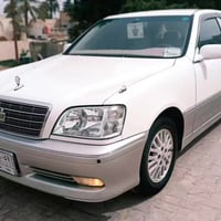تويوتا كراون • ٢٠٠٠