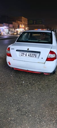 السيارة سايبا بيضاء نظيفة ومتينة مناسبة للتنقلات اليومية. السيارة بحال...