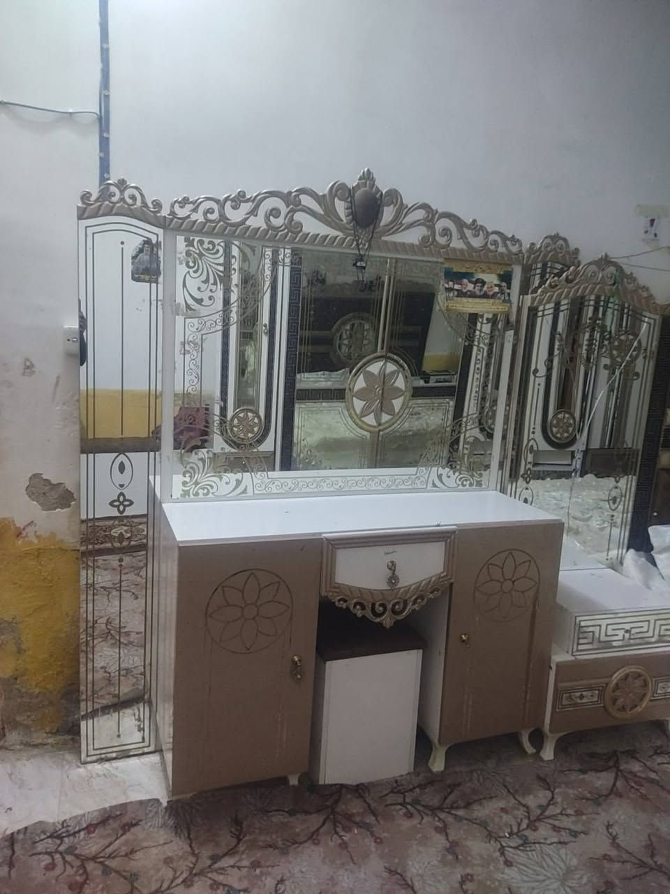 غرفه تركي 8 قطع مديل حديث ملكي صبغ حراري اقماش وتر بروف سكك هايدروليك خشب ثقيل سعر 800 وبيه مجال  مكاني شاميه  *********** تلفوني
