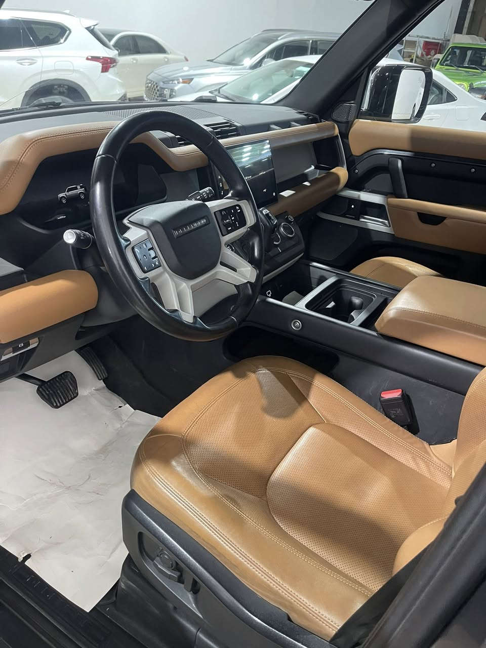 السلام عليكم ورحمت الله وبركاته 

للبيع او مراوس رانج روفر دڤندر 2024

📌📌خليجي شركة سردار 
📌📌رقم بغداد انكليزي 
📌📌عداد المسافه 44km 
V6:P400HSE📌📌
📌📌شاشه جبيره 
📌📌كامرات 5
📌📌كشنات تدفئه تبريد 
📌📌جكات 
📌📌مغلفه ppfمات لونها رصاصي ورافقه بخير صوره بلمنشور ملاحضه بسيطه بيها بارد بلجاملغ كد شبر فقط 

العنوان معرض النهضه شركة الكرادي 

للستفسار ***********عبدالله حسين الكرادي
