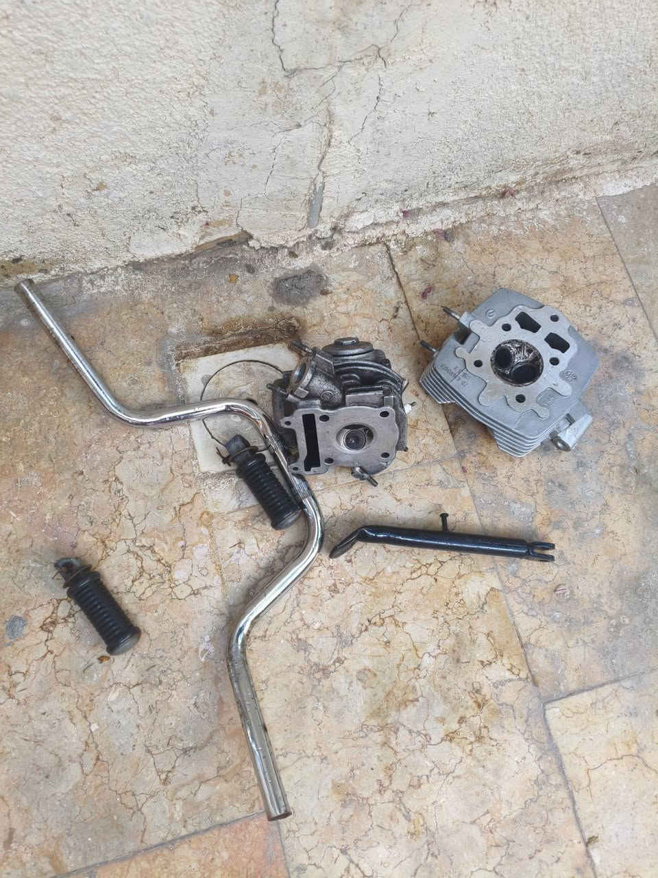 السلام عليكم غراض للبيع كور نامه شلامجه مضروب بي بي ولف الحار يسونه بلصناعيه ولباقيات مابيهن شي ***********
