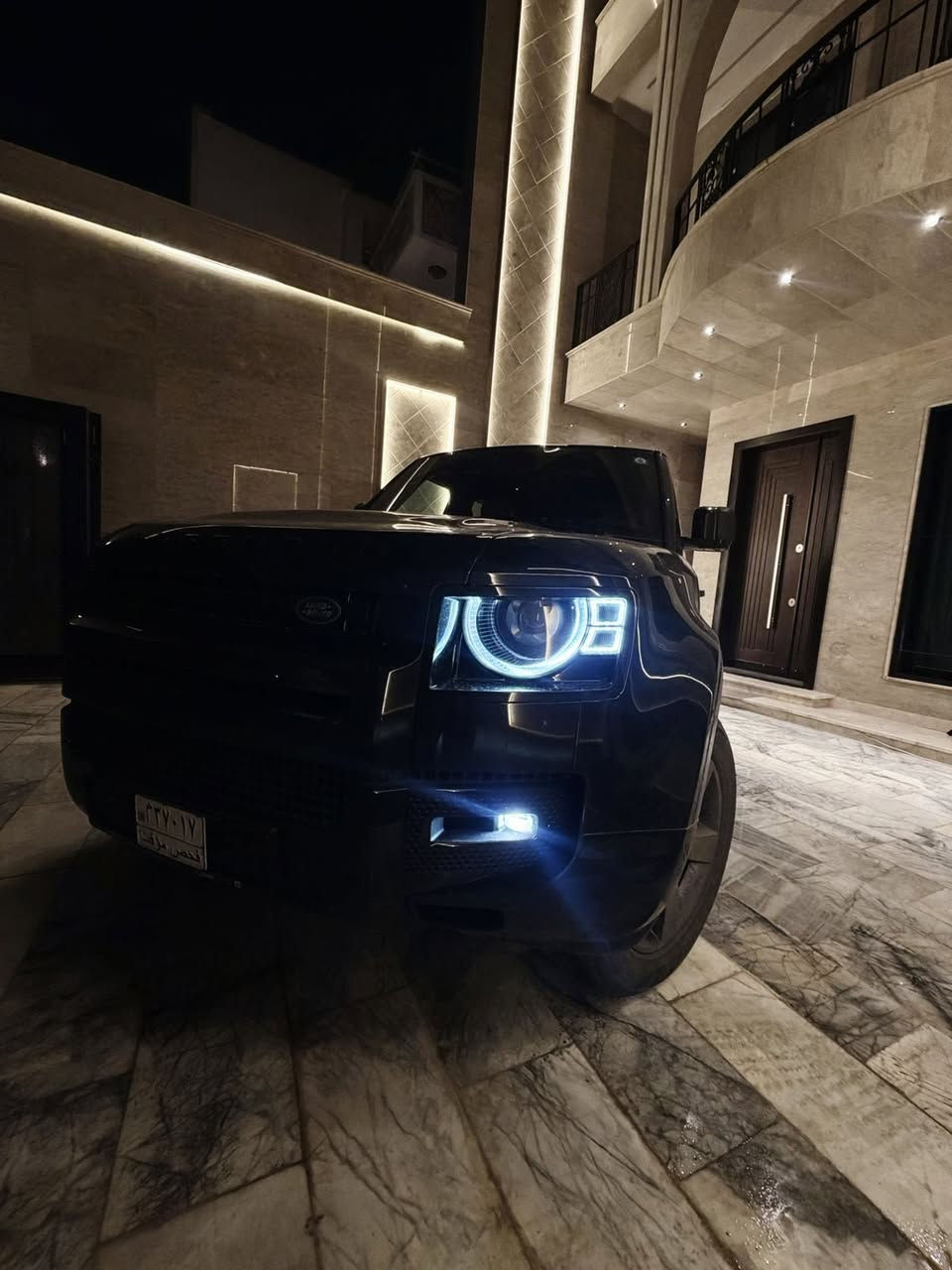 لاند روفر ديفندر 130 X-Dynamic HSE P400  موديل 2025 زيرو رقم بغداد
🔹 المحرك: 6 سلندر 3.0L بنزين
🔹 القوة: 400 حصان (P400)
🔹السقف شامواه
🔹الكشن الخلفي ملكي منفصل
🔹 الدفع: رباعي AWD
🔹 القير: أوتوماتيك 8 سرعات
🔹 المقاعد: 7 ركاب – 3 صفوف
✨ مواصفات X-Dynamic HSE المميزة:
✔️ شاشة لمس كبيرة مع Apple CarPlay & Android Auto
✔️ كاميرات 360°
✔️ أنظمة قيادة على الطرق الوعرة Terrain Response
✔️ مصابيح LED كاملة
✔️ جنوط رياضية 20 إنج
✔️ مقاعد كهربائية + مقود متعدد الوظائف
✔️ أنظمة أمان متقدمة (نقطة عمياء – المحافظة على المسار – مثبت سرعة متكيف)
✔️بانوراما وانارة محيطية 
✔️صندوق كهرباء شفط
📍 الحالة: زيرووو
📍 الموديل: 2025
📍 الفئة:  HSE P400 X-Dynamic
📞 للاستفسار والسعر تواصل خاص أو اتصال
***********
