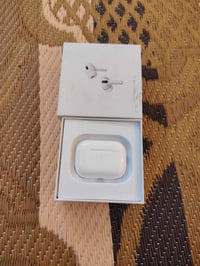 هذا المنتج هو سماعات أبل أيربودز برو (الجيل الثاني) مع علبة شحن ماج سي...