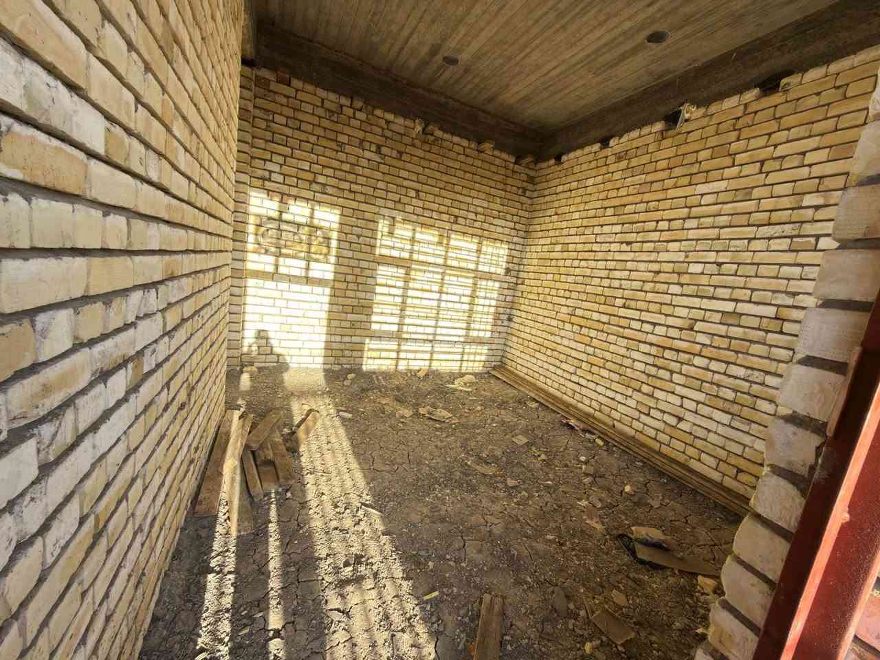 السلام عليكم هيكل معروض للبيع المساحه 200متر بناء طابوك جمهوري صب درجى اولى  خريطه حديد ثقيل شغل البيت كله موجود تصوير من حديد وشيش وصب وبناء أمانة الله موقع البيت المجمع المقابيل مستشفى  القاسم ع قرب أسواق المرتضى نفسه شارع الاسواق قريب على الشارع الرئيسي للستفسار الاتصال على الأرقام 
***********
***********
مكتب السند للعقار
