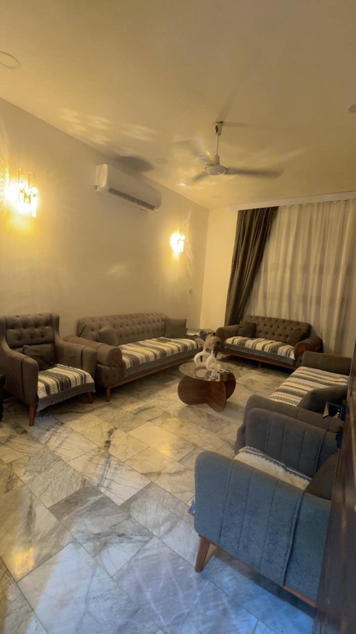 بيت للبيع  طابقين طابو صرف قرب جامعه الهادي شارع اليمامه
مساحةًالبيت ١٠٧ سنه البناء ٢٠٢٥ 

يحتوي على٤ غرف واستقبال وصاله ومطبخ وصحيات ٣ 

التواصل على الرقم ***********
