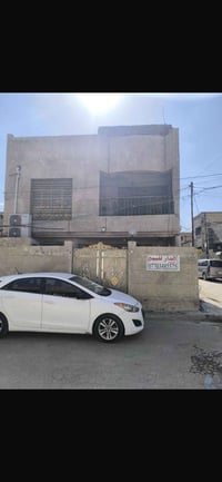 بيت في البلديات خلف أفران ومعجنات عسل بالقراب من مضيف السواعد  الارض ز...