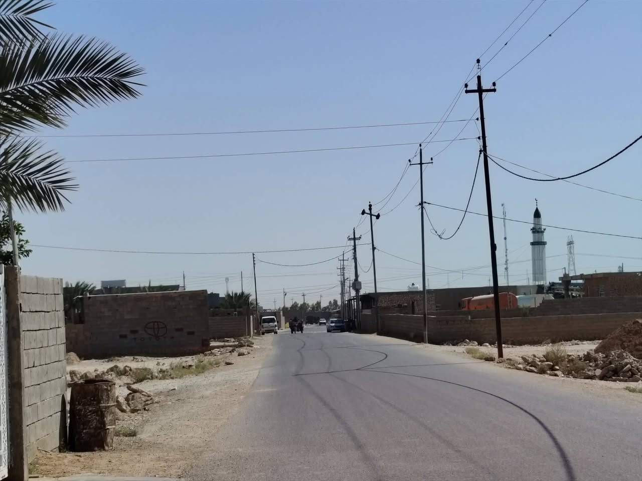 هيكل للبيع في الخفاجيه مساحه 550 م 
غرفتين ومطبخ وديوان وهول وصحيات وكندور
السعر 26 مليون وبي مجال
الاستفسار التواصل على الصفحه او الرقم
***********
