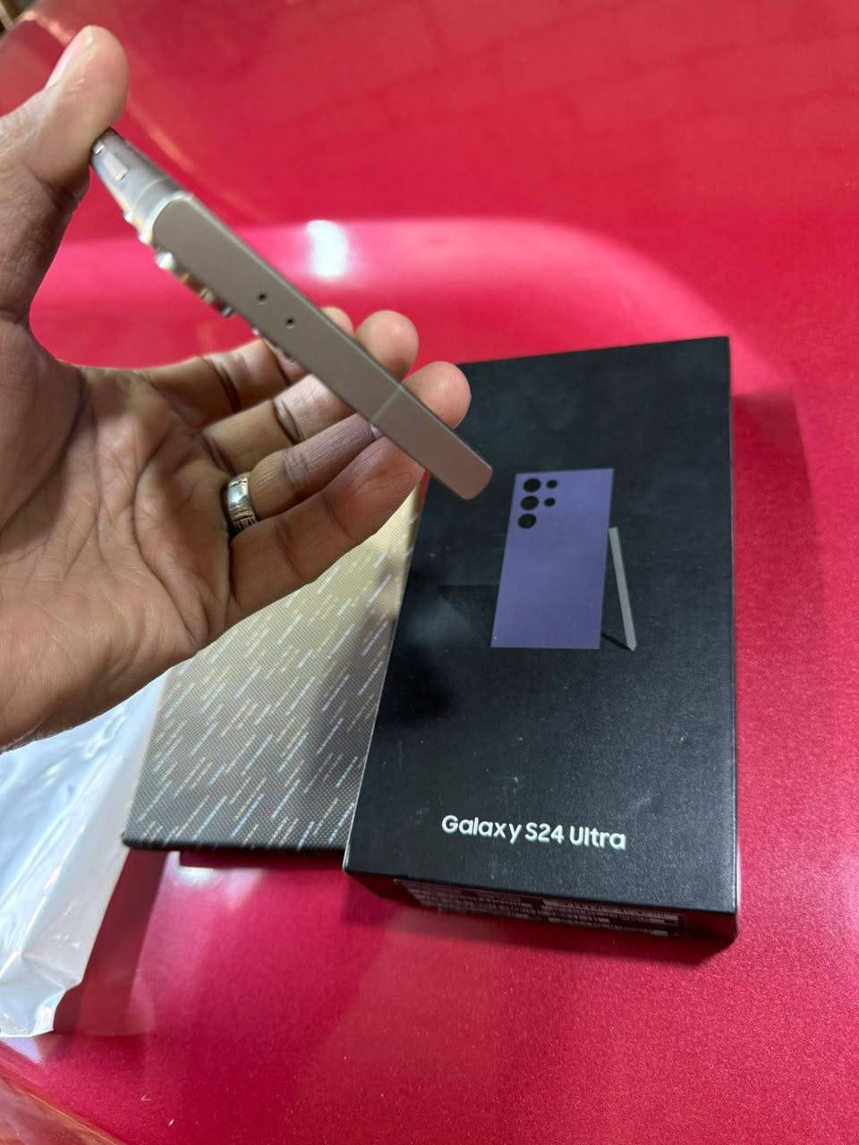 للمراوس فققققط بأحدث
جهاز اس 24 النتر ذاكره 256
الجهاز نظيف جدا الون الجديد 
مع كافه ملحقاته 
للمراوس فقط باحدث او مع جهاز هواوي بيورا 80 
متواجد وات ساب فقط 
***********

***********
