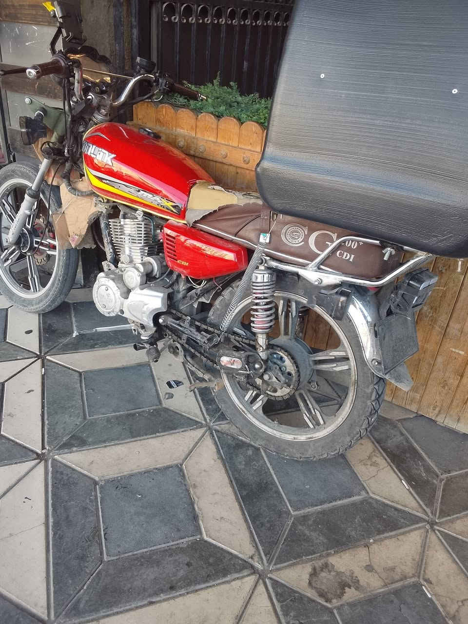 السلام عليكم 
عندي دراجه سونك ايراني مابيها اي نقوصات غراضها كلهن موجودات اريدها ٦٥٠ وبيها مجال 
الرقم:***********
