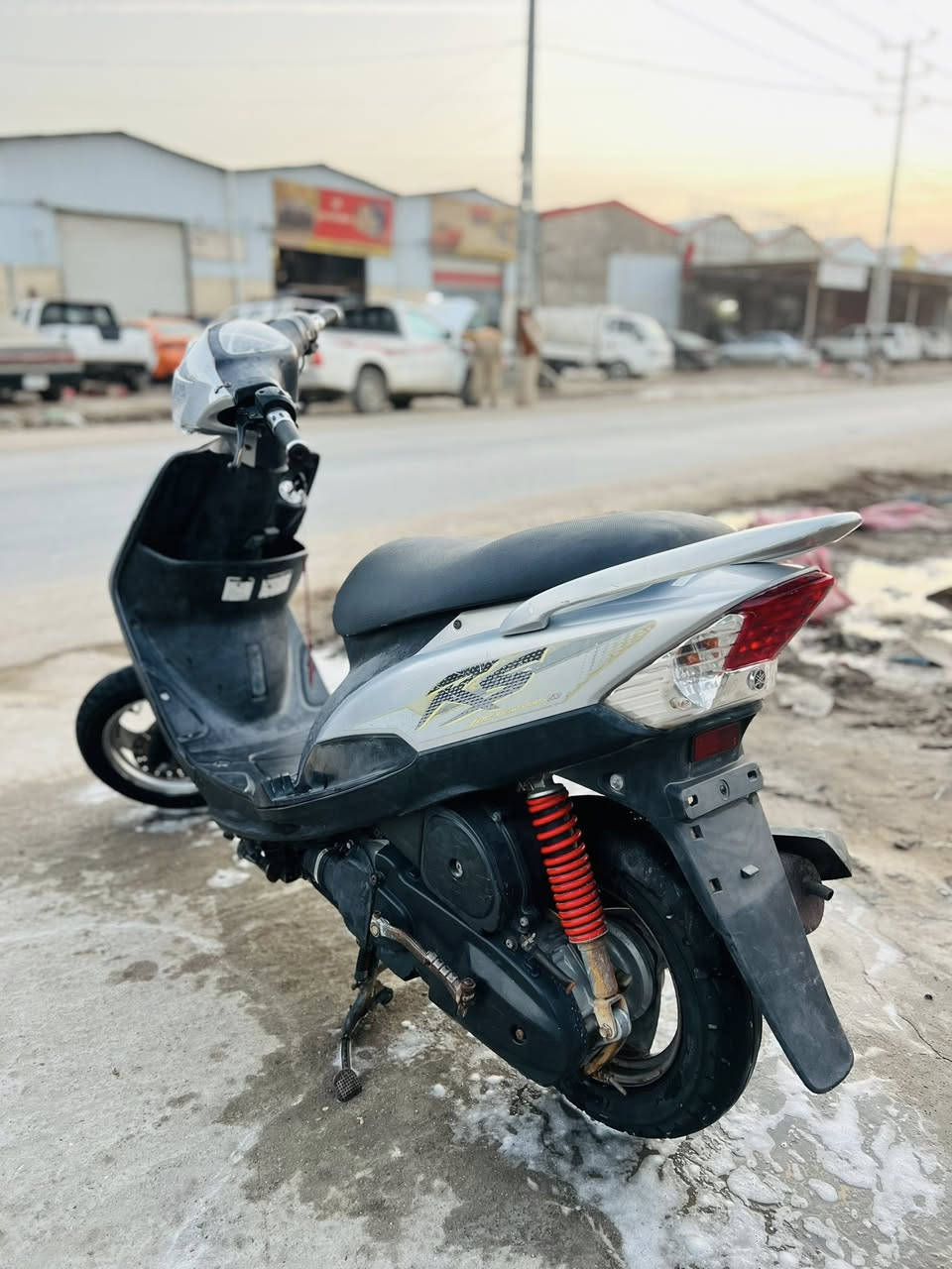 سلام عليكم 
السعر 800وبيه مجال اتصل وتدلل 
ماكس عدله مكفوله كفاله عامه من مكينه وكفر وكهربائيات الدراجه مختمه من الطول للطول نفس الختم ويه المكينه شغاله سالف هندر نكره مكاني البصره قضاء القرنه 
***********بي واتساب
