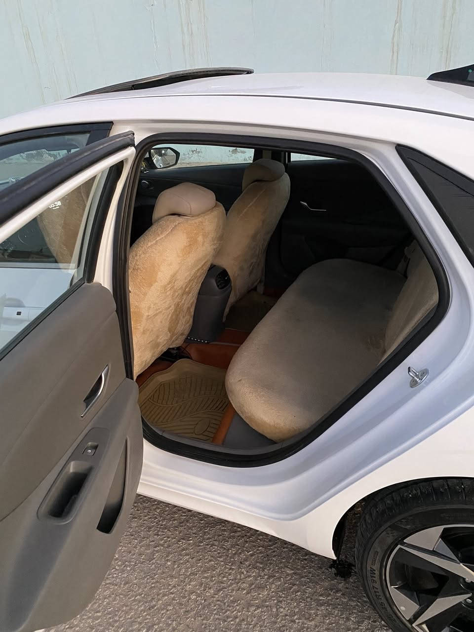 النتره 2023خليجي فول موصفات مكينه الفين دوش مكفوله حداديه جديد تخم تاير جديد كوري اصلي رقم اربيل  مابيها نقص السياره مكاني نجف السعر 185وبيها مجال 
***********
