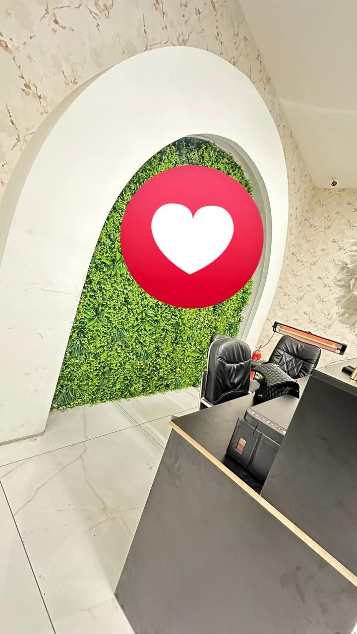 ✨ فرصة استثمارية مميزة ونادرة في كركوك ✨
السلام عليكم ورحمة الله وبركاته،
🔹  عيادة طبية متكاملة وحديثة التجهيز
للبيع او لدخول شريك بالنصف

👈🏻الوارد الشهري من الى 3مليون  
الى 8 مليون وقابل للزيادة
مساحة 400 متر 
صرفيات المجمع الإيجار مع الخدمات كهرباء ماء والكادر 
كامل شهرية 3 مليون فقط

👈🏻دخول الشريك بالنص المبلغ 
9 دفاتر 
📍 الموقع المميز: جداً
كركوك طريق بغداد – 
📐 المساحة: 400 متر مربع
🔸 العيادة مجهزة بالكامل من أطباء الأسنان وأطباء التجميل
🔸 لديها قاعدة مراجعين قوية ومستمرّة
🔹 الأجهزة المتوفرة:
جهاز Hydrafacial
جهاز HydroCool
جهاز CO2
جهاز ليزر ديكا الإيطالي (بارد وبدون ألم)
عدد (2) جيرات أسنان
جهاز كوتري للعمليات
جهاز سنترفيوج
جهاز أوتوكليف
🔹 سبالت مركزية
🔹 سديات حديثة ومميزة
🔹 أثاث متكامل بحالة ممتازة
🔹 جاهزة للعمل فوراً بدون أي نقص
📌 الموقع حيوي جداً ومناسب للاستثمار الطبي أو التوسّع في مجال الأسنان والتجميل، مع سمعة طيبة ومراجعين دائمين.

 1- التعامل يكون مع صاحب العقار الشرعي
2- المكتب  وسيط بين الطرفين ولحفظ الأجراءات  القانونية والتأكد من صحة العقار قبل تسليم اي مبلغ بأشراف قانوني 
——————
3- الرقم الخاص بالمكتب للأتصال ***********
—————
4-موقع   المكتب كركوك حي الواسطي 
سايدين العمارة الخضره مقابل شقق الغاز  ومجاور دكتورة سلوى البياتي 
 🏦مكتب سُلطان العقار 🏦 
 بأدراة أستاذ سيف 
 للأتصال ***********
✅نستقبل جميع عروضاتكم السكنيه والتجاريه في كركوك 💯والترويج لها عبر الصفحه الخاصة بالمكتب
للأستثمار والتطوير العقاري  معنا نحو الأفضل المكتب مجاز من غرفة تجارة ونتعامل بأشراف قانوني
