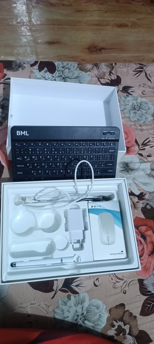 السلام عليكم ايبادات للبيع
الاول ايباد 4 كامل ملحقات ب60 وبي مجال 
الثاني ايباد Tap 17 pro ب100 وبي مجال ملاحضة الجهازين للتصفح ولبعض الالعاب مال اطفال يشتغل وسريع مكاني زعفرانية ***********
