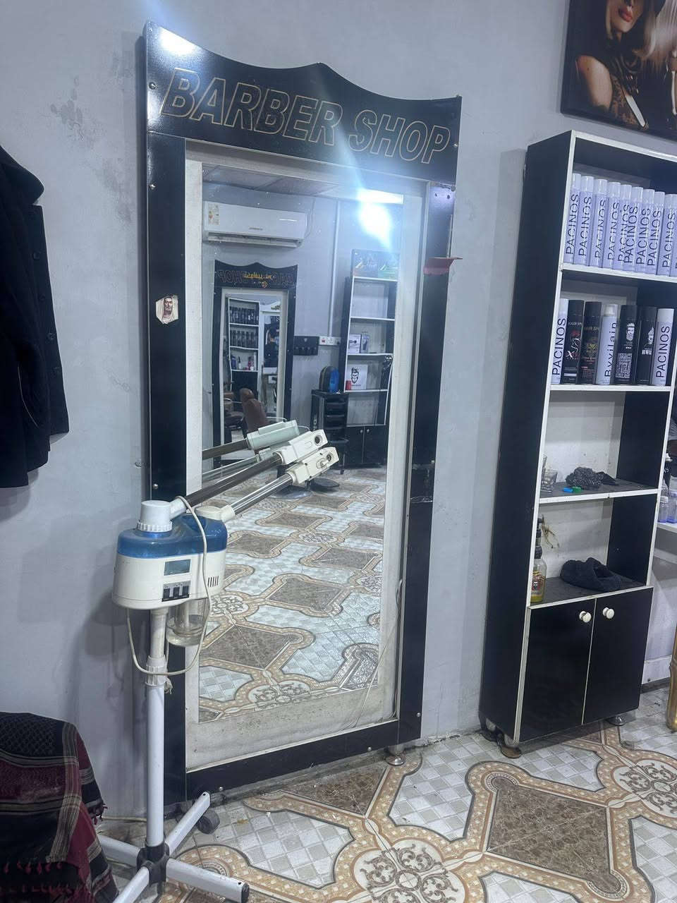 ميز حلاقه ٣ للبيع السعر ١٥٠ الف وبيهن مجال قليل للشراي ***********
