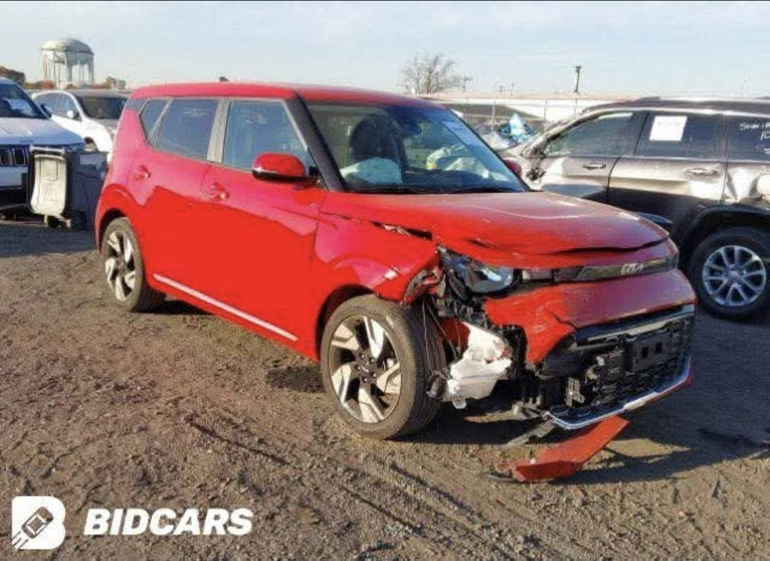 🚗 للبيع او  للمراوس فقط (سول GT-Line 2023)
​النوع: كيا سول GT-Line (فول مواصفات)
الموديل: 2023
الرقم: بغداد (بإسمي شخصياً - تحويل ثاني يوم)
المسافة المقطوعة: 42,500 كم
​🛠 حالة البدي والضرر:
• ​السيارة بدون صبغ نهائياً.
• ​تفاصيل الضرر: بارد وتكحيل كارت (شبرين) في البنيد أثر الحادث + خشم الجاملغ مع تعديل الجاملغ بارد + بارد قليل جداً في حافة الباب
• ​الدعامية: تبديل الدعامية الأمامية فقط.
• ​ملاحظة: توجد طخة بسيطة جداً في الباب الخلفي (جهة الراكب) أثر النقل (موضحة بالصور) ورصعة بالبنيد (طابوكة بسبب اطفال المنطقة )
• ​الإيرباگ: ضرر إيرباگ الدكة (الستيرن)  والدشبول مبدل بلادي.
​🔄 تفاصيل المراوس:
​أرغب بالمراوس مع السيارات 
• ​توسان موديل 2023.
• ​سبورتج موديل 2023.
• ​كونا موديل 2024 أو 2025.
​
• ​رقم بغداد.
• ​اللون: (أبيض / سلفر / سموك).
العنوان :- المحمودية إو الكرادة 
​📞 للتواصل:***********
